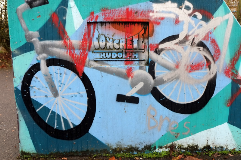 Graffitidarstellung eines Fahrrads an der Skateanlage Kleinenbroich