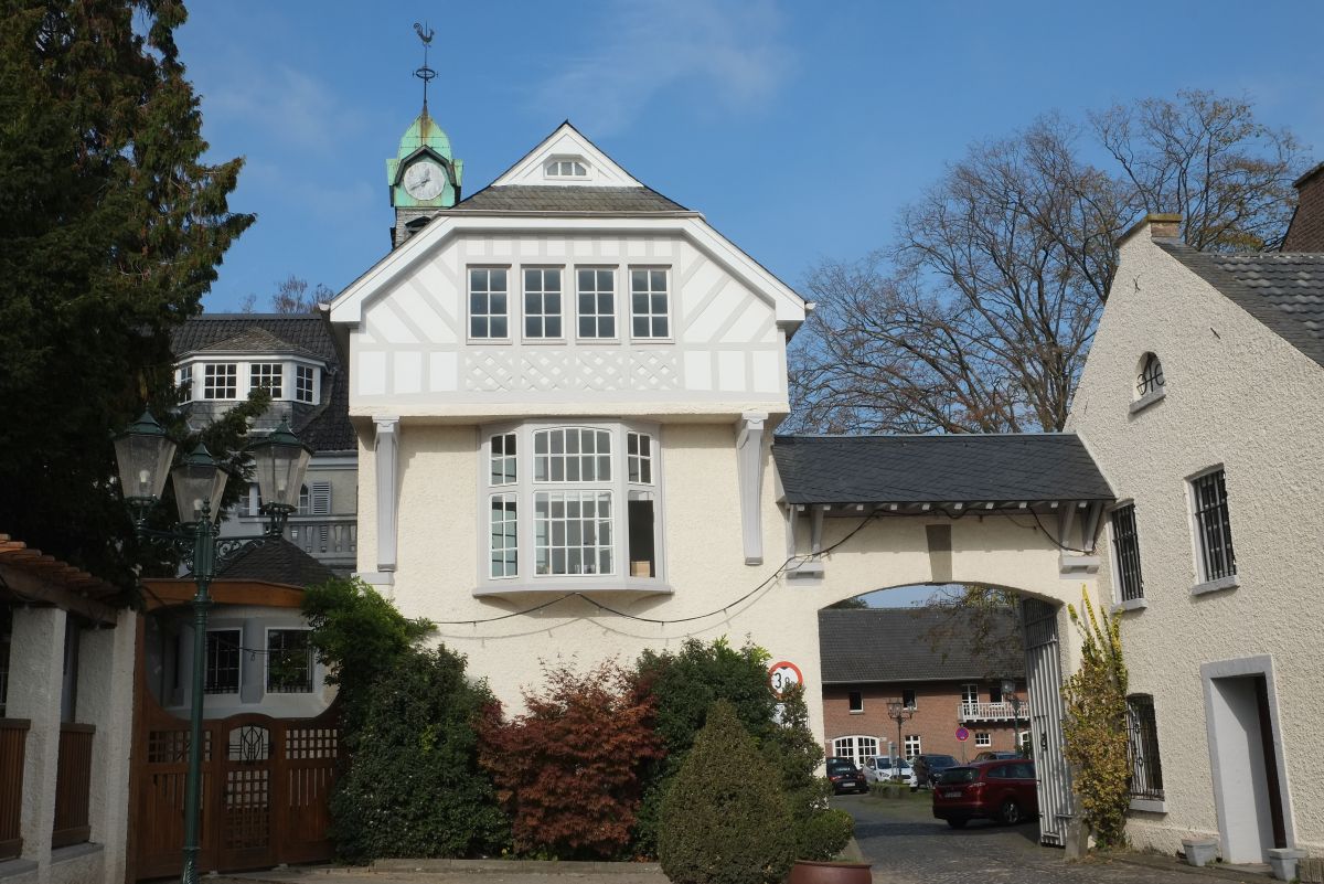 Haupthaus des Rittergutes Birkhof mit Uhrenturm